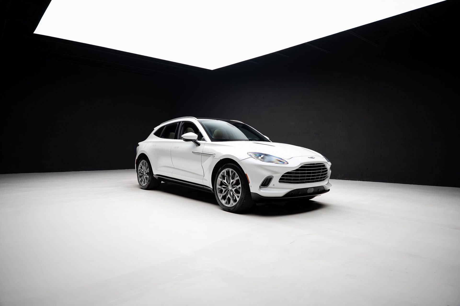 Used 2021 Aston Martin DBX AWD/4WD image 86