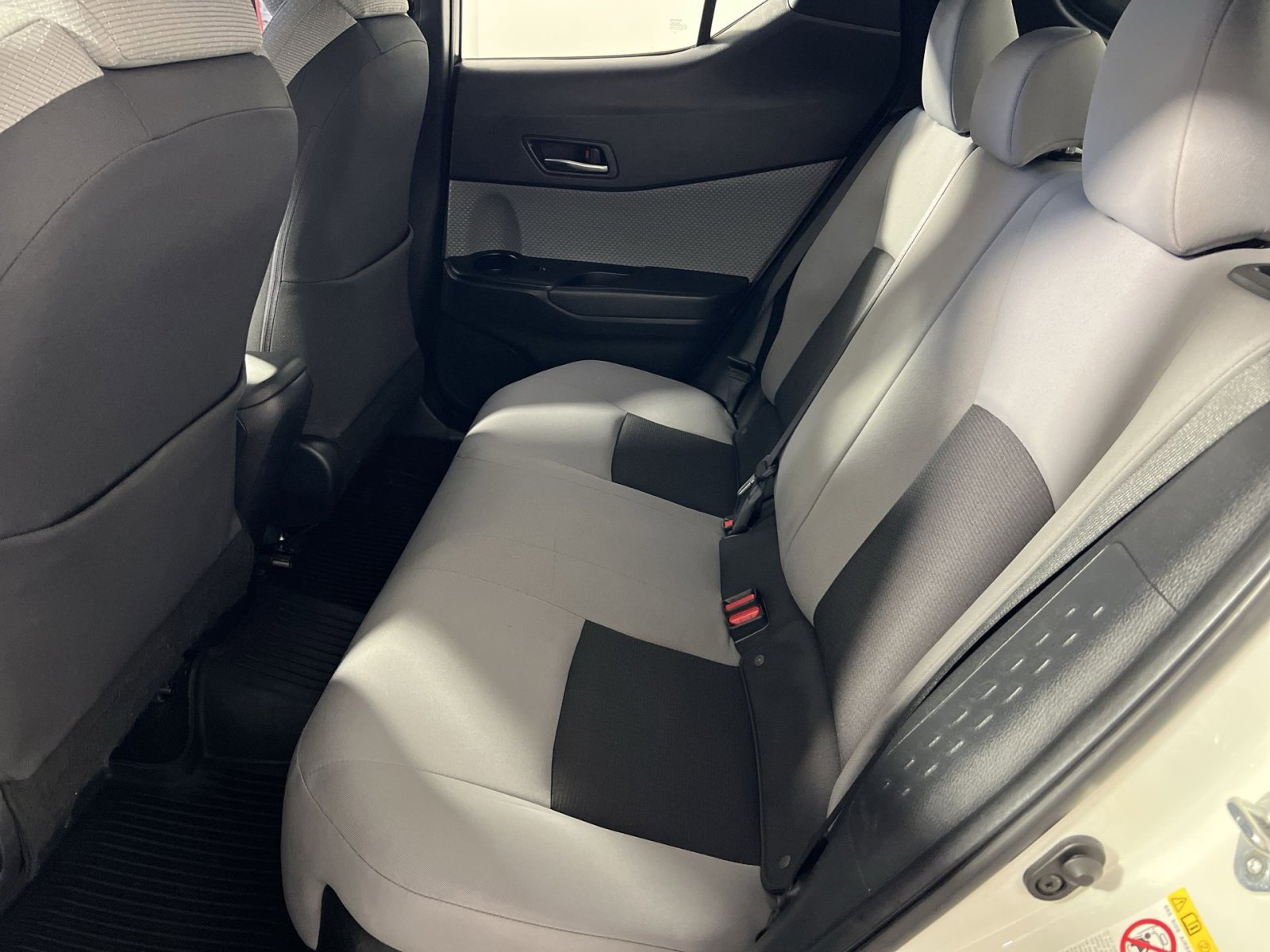 Used 2019 Toyota C-HR XLE FWD image 26