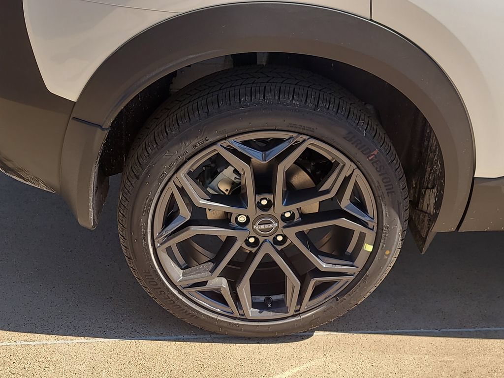 New 2026 Nissan Kicks SR w/ Illumination Package FWD image 6