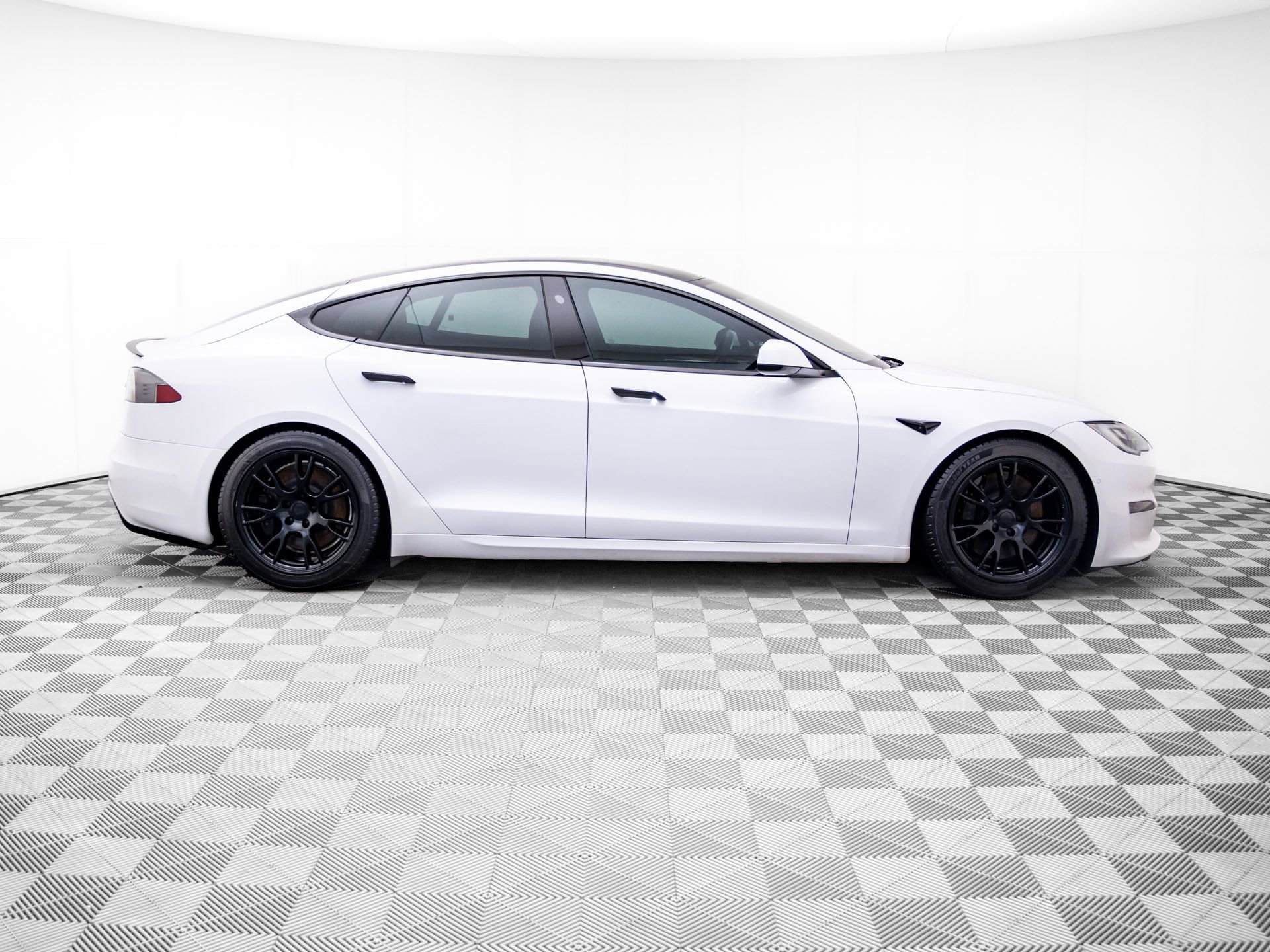 Used 2021 Tesla Model S Plaid image 6