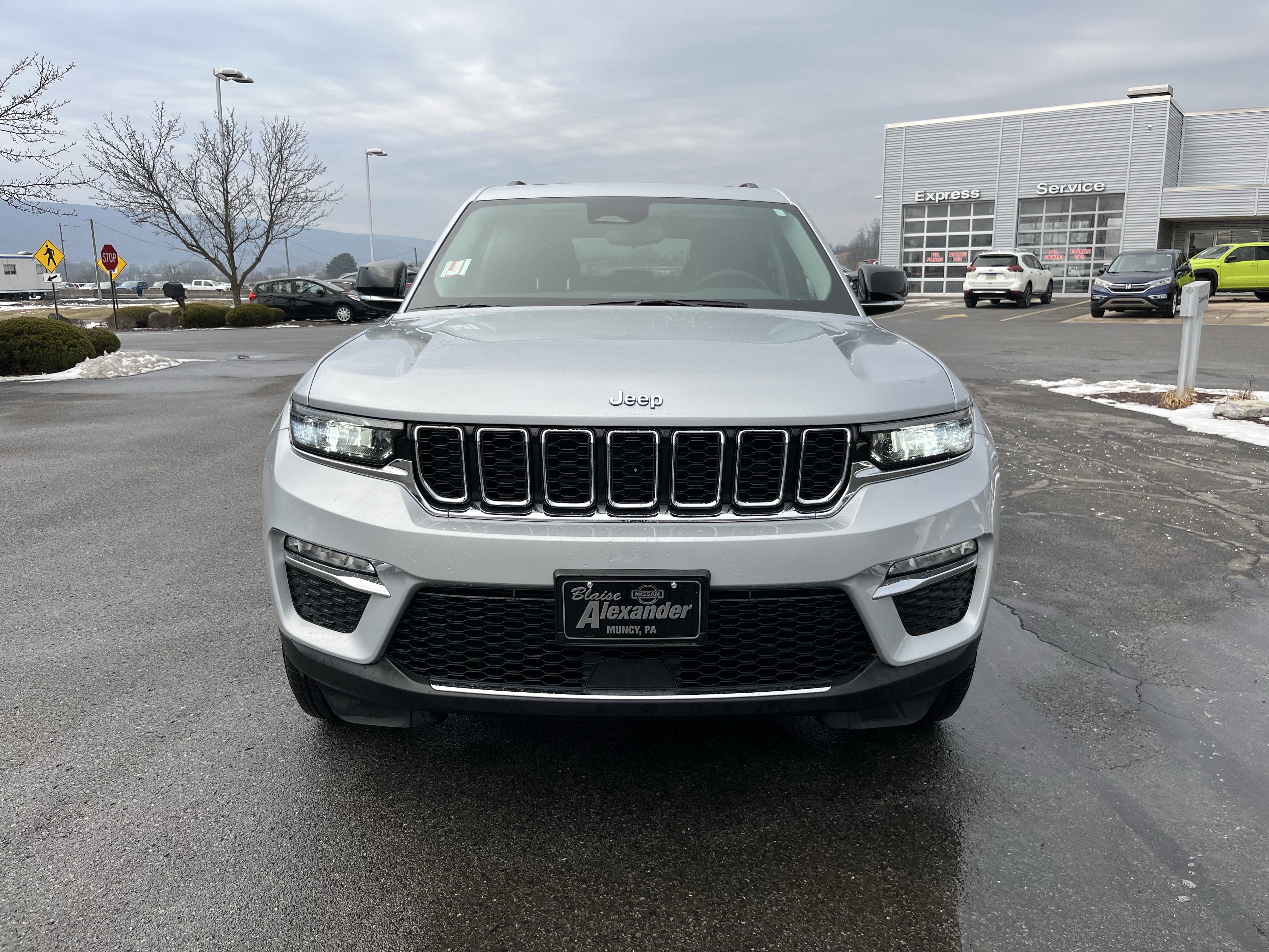 Used 2022 Jeep Grand Cherokee Limited 4xe image 11