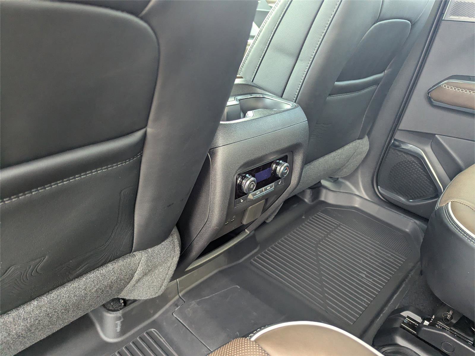 New 2026 GMC Acadia Denali Ultimate w/ LPO, All-Weather Package image 21