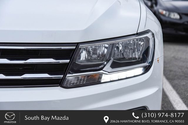 Used 2021 Volkswagen Tiguan SE w/ Panoramic Sunroof Package FWD image 4