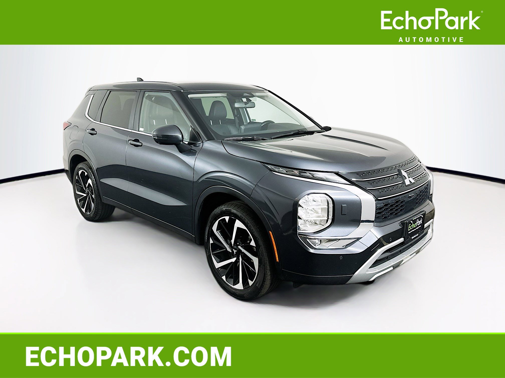 Used 2024 Mitsubishi Outlander SE image 1