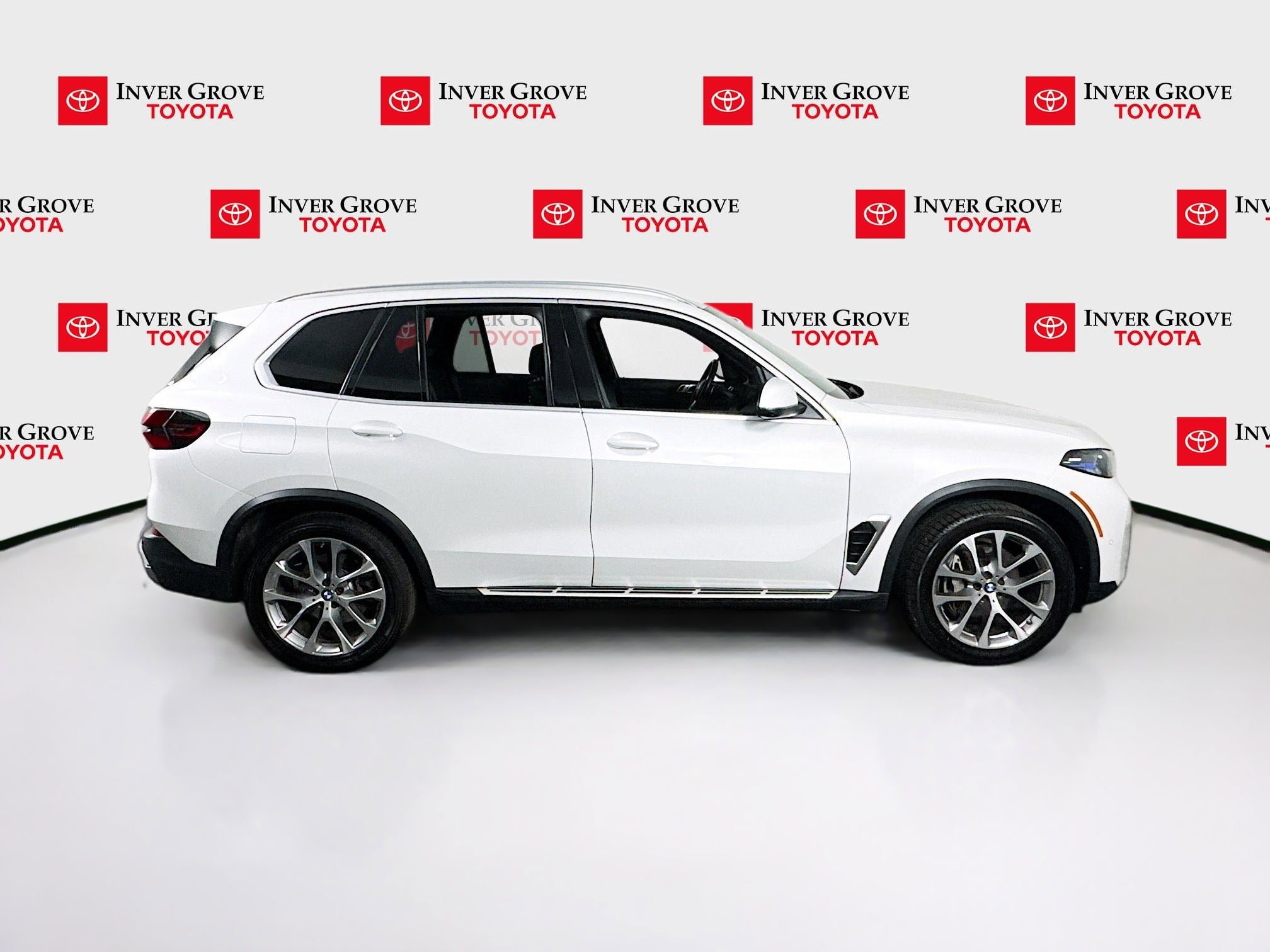 Used 2024 BMW X5 xDrive40i w/ Premium Package AWD/4WD image 4