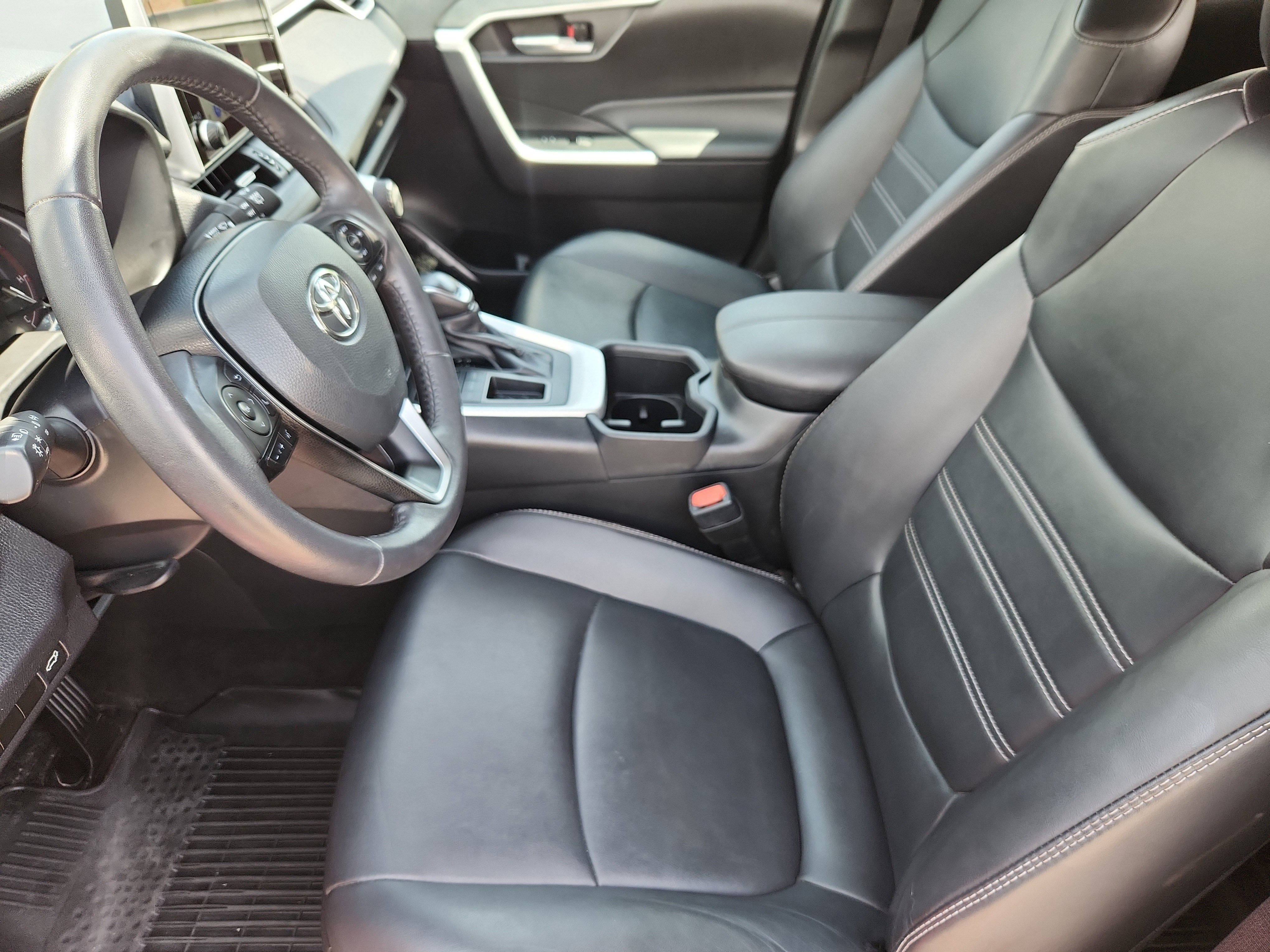 Used 2024 Toyota RAV4 XLE Premium FWD image 9