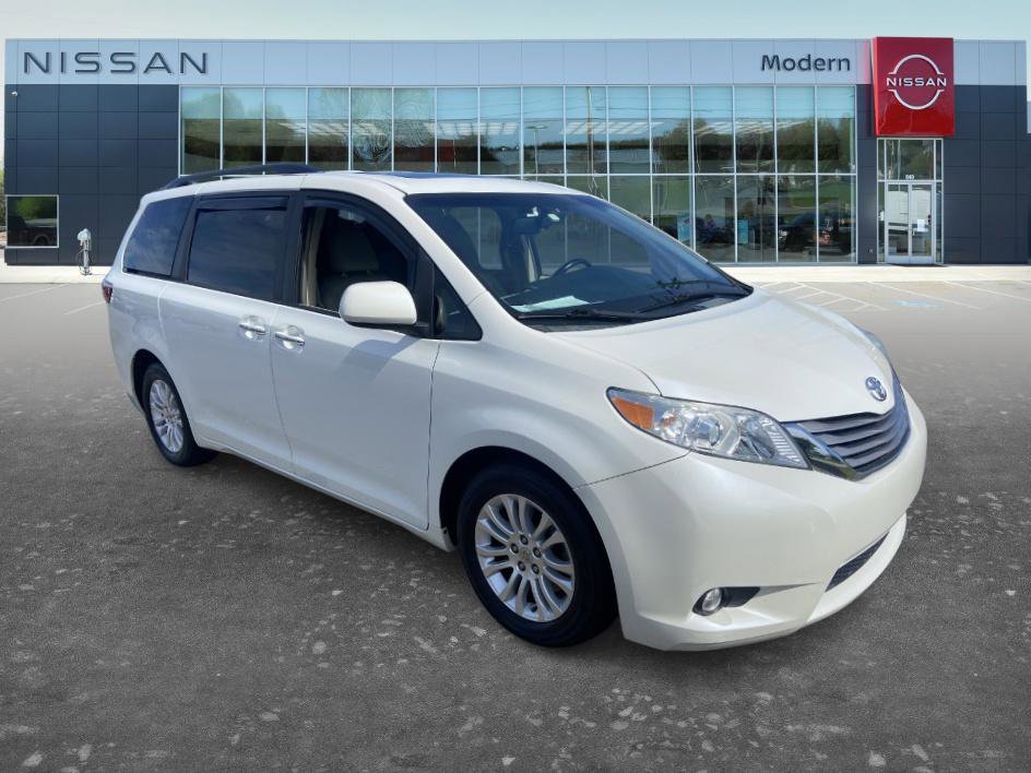Used 2016 Toyota Sienna XLE FWD image 3