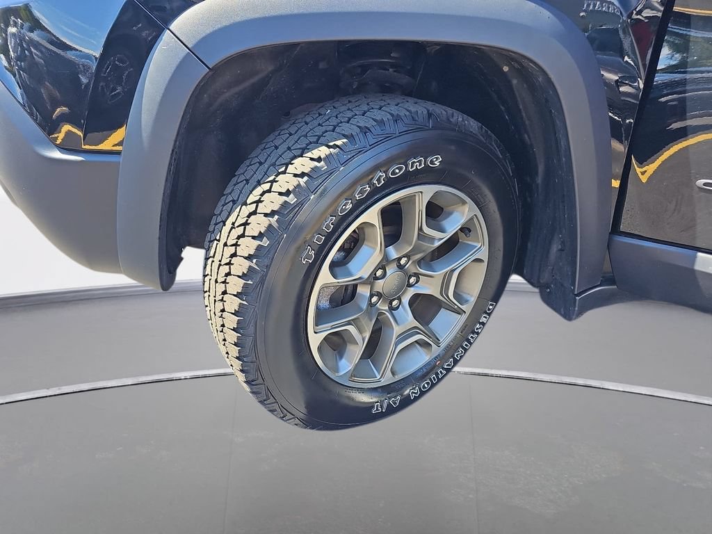 Used 2022 Jeep Cherokee Trailhawk AWD/4WD image 30
