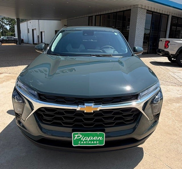 New 2026 Chevrolet Trax LS w/ LS Convenience Package FWD image 3