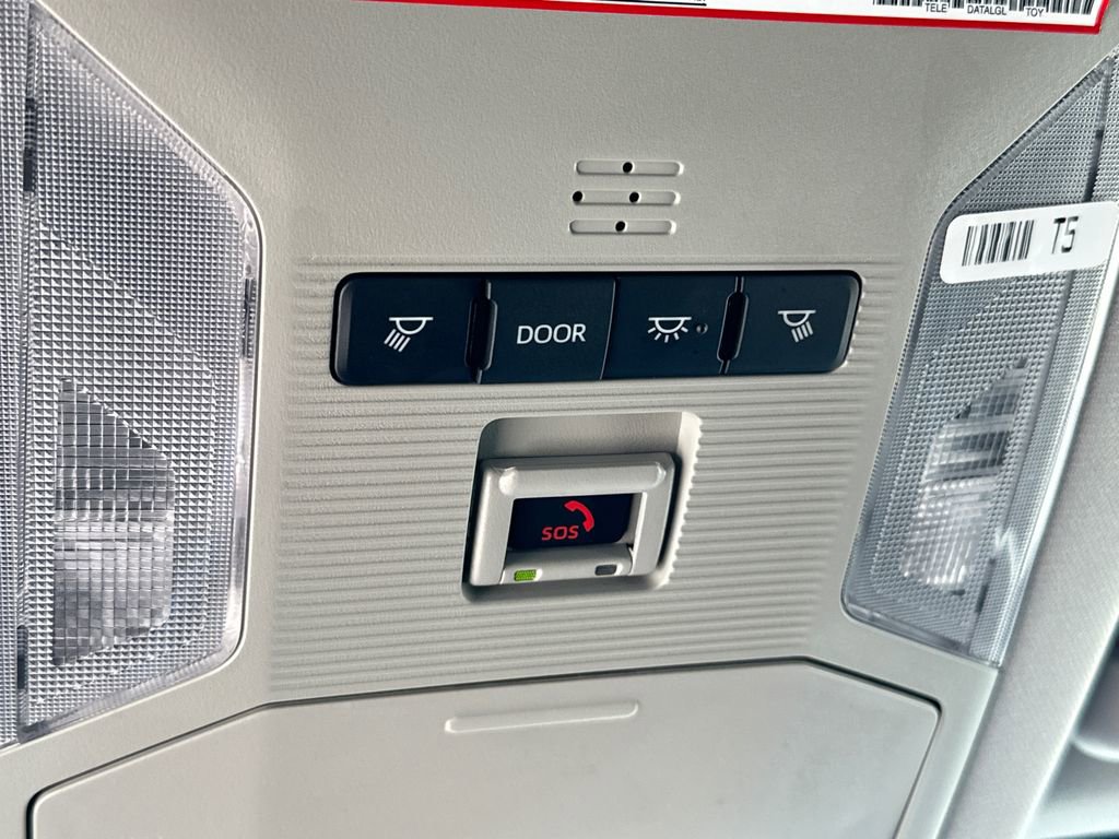 Used 2025 Toyota RAV4 XLE image 27