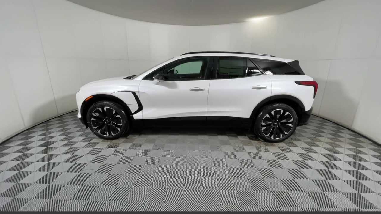 New 2025 Chevrolet Blazer EV RS RWD image 10