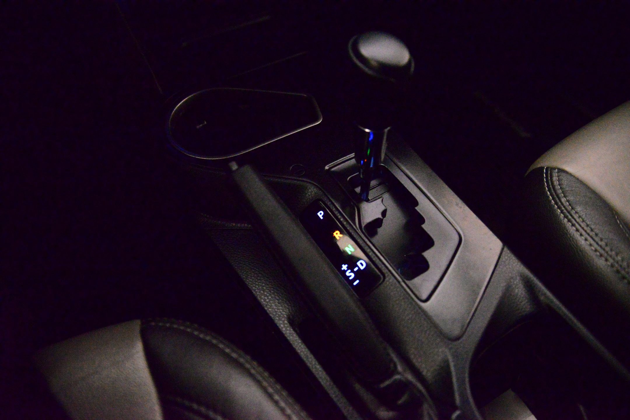 Used 2018 Toyota RAV4 LE image 13