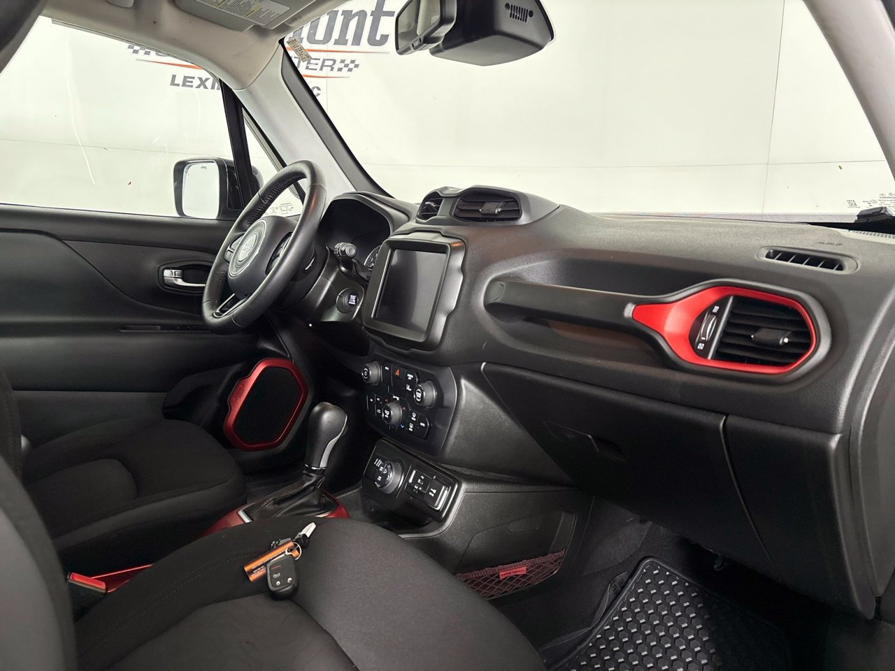 Used 2022 Jeep Renegade Trailhawk AWD/4WD image 33