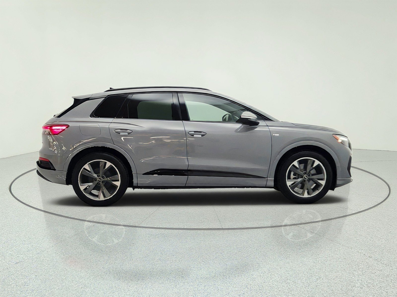 Used 2024 Audi Q4 e-tron Premium Plus w/ Premium Plus AWD/4WD image 4