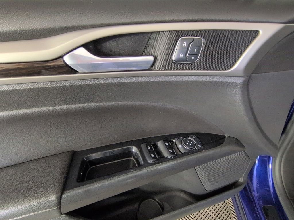 Used 2015 Ford Fusion SE w/ Equipment Group 202A FWD image 24