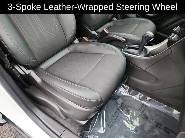 Used 2022 Chevrolet Trax LT w/ LT Convenience Package image 24