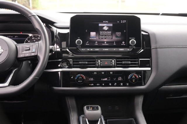 Certified 2025 Nissan Pathfinder SV w/ SV Premium Package FWD image 27