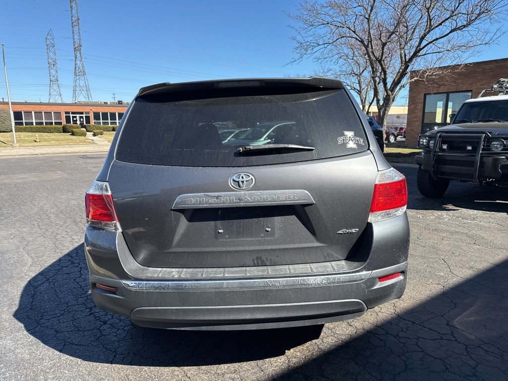 Used 2012 Toyota Highlander SE w/ Tow Pkg image 5
