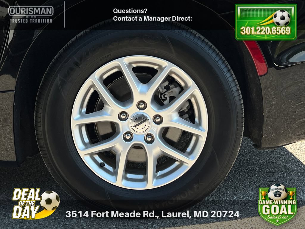 Used 2024 Chrysler Pacifica Touring-L FWD image 5