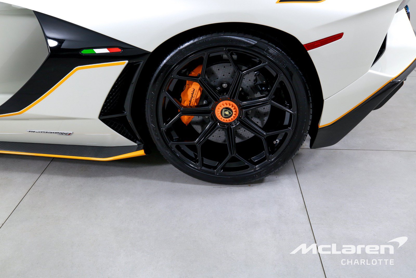 Used 2021 Lamborghini Aventador SVJ AWD/4WD image 32