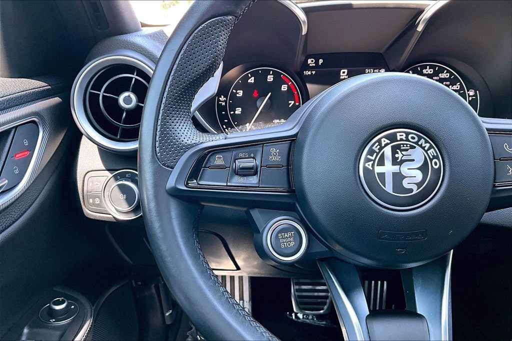Used 2022 Alfa Romeo Giulia Veloce RWD image 23