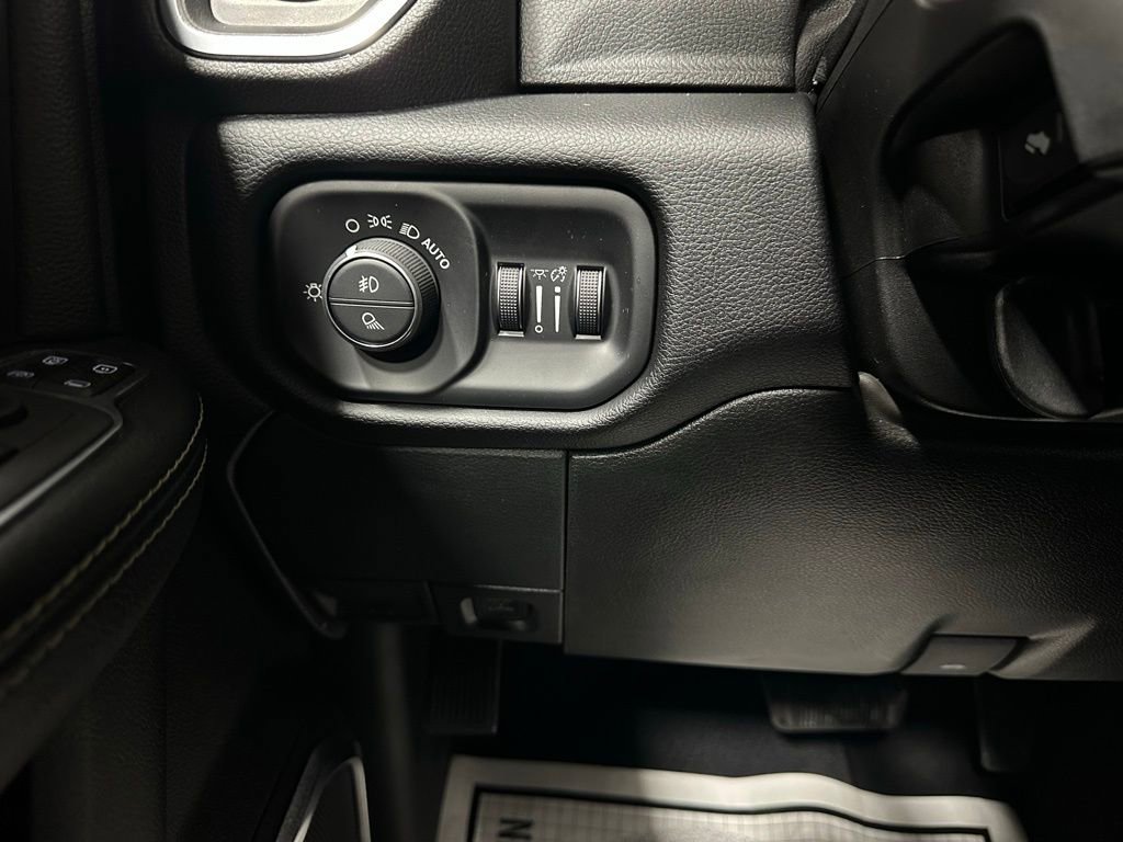 Used 2024 RAM 3500 Laramie image 17