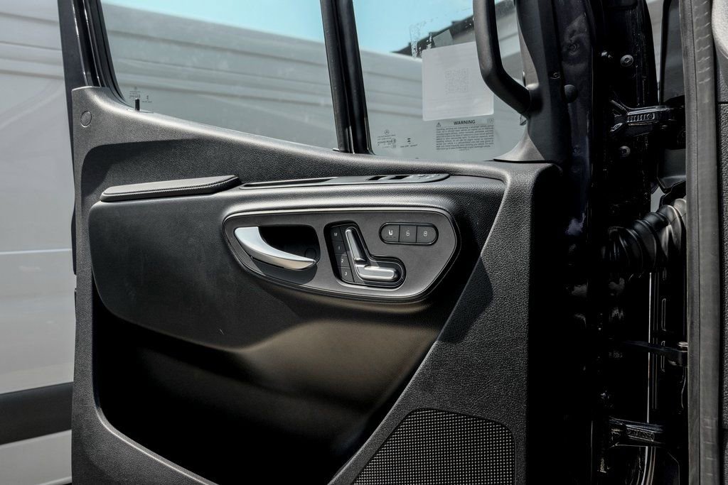 Used 2025 Mercedes-Benz Sprinter 2500 image 13