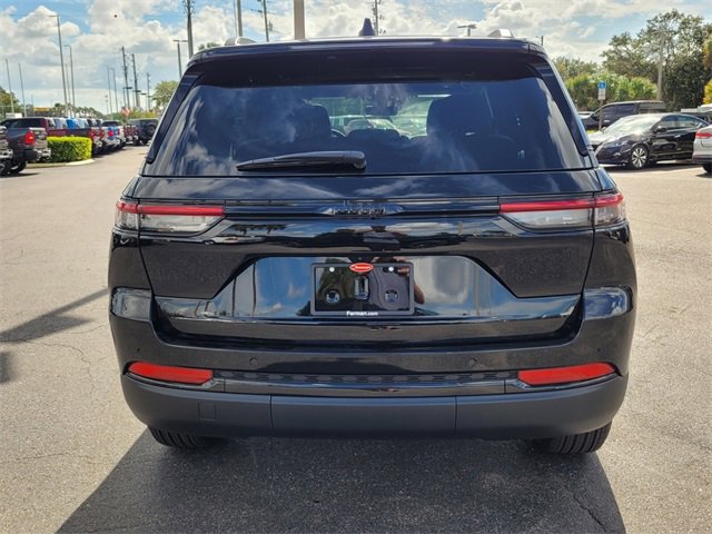 Used 2025 Jeep Grand Cherokee Altitude image 6