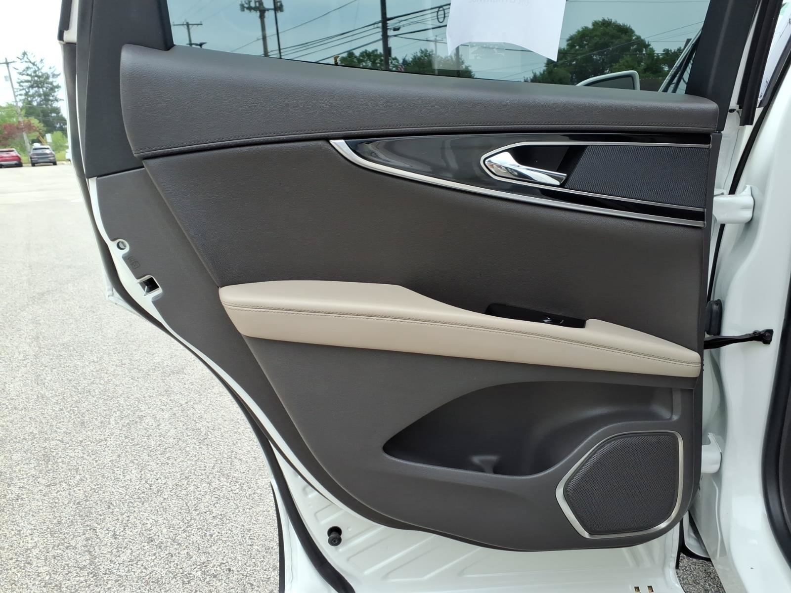 Used 2023 Lincoln Nautilus AWD w/ Premium Package image 11