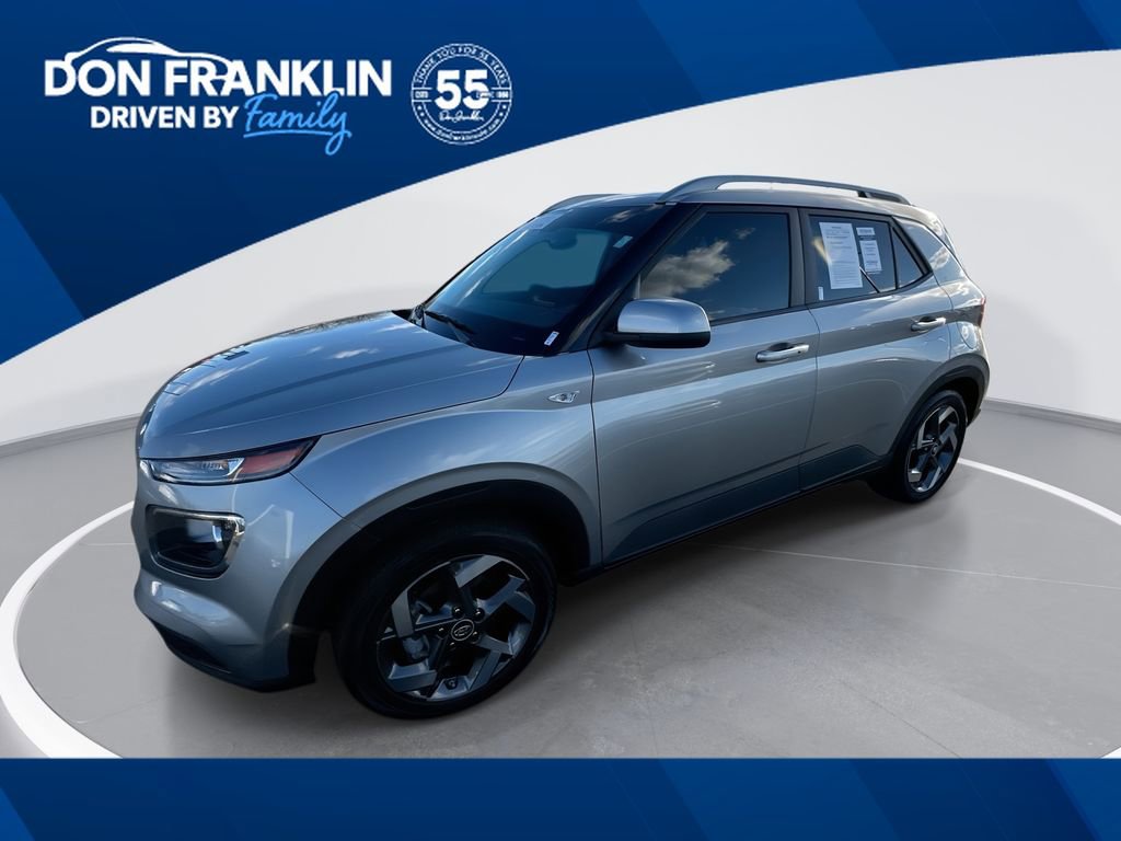 Used 2024 Hyundai Venue SEL video 1