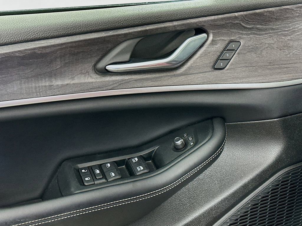 Certified 2025 Jeep Grand Cherokee L Limited image 27