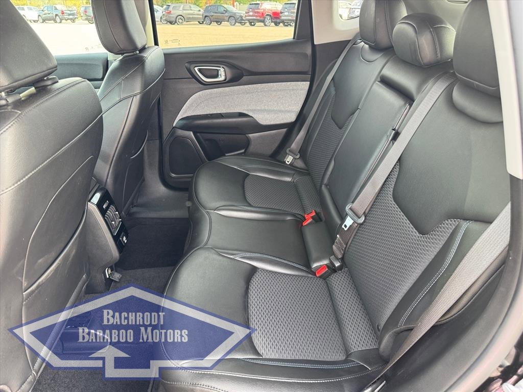 Used 2022 Jeep Compass Latitude image 9