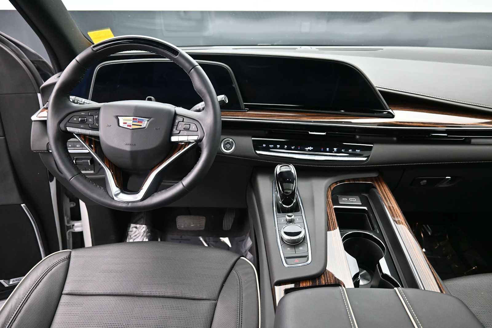 Used 2024 Cadillac Escalade Premium Luxury w/ Performance Package AWD/4WD image 16