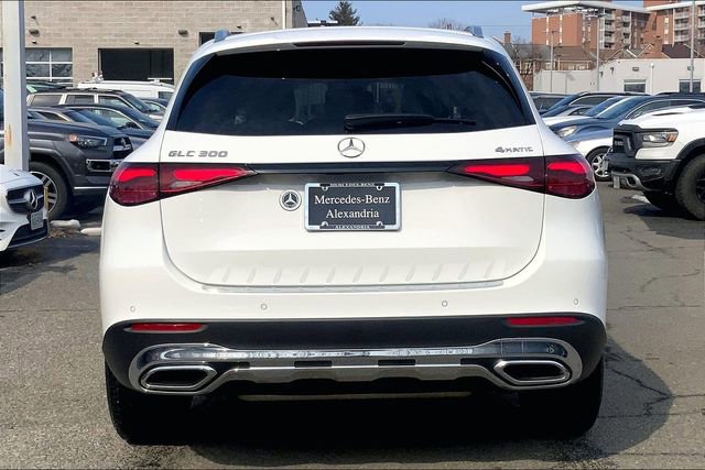 Used 2025 Mercedes-Benz GLC 300 4MATIC image 3