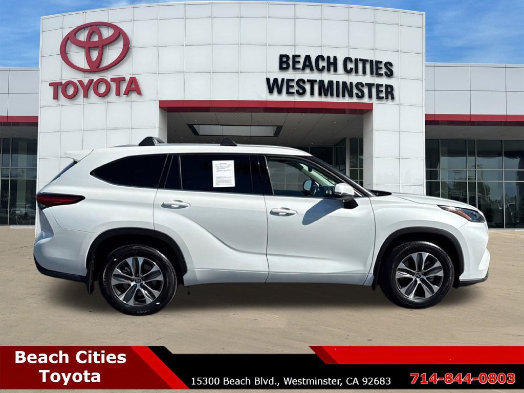Used 2022 Toyota Highlander XLE FWD image 12