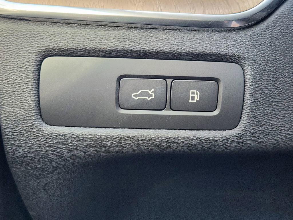 New 2026 Volvo XC60 T8 Plus w/ Protection Package Premier image 11