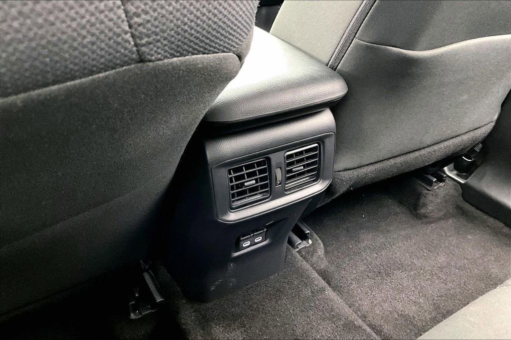 Used 2025 Toyota RAV4 XLE image 32