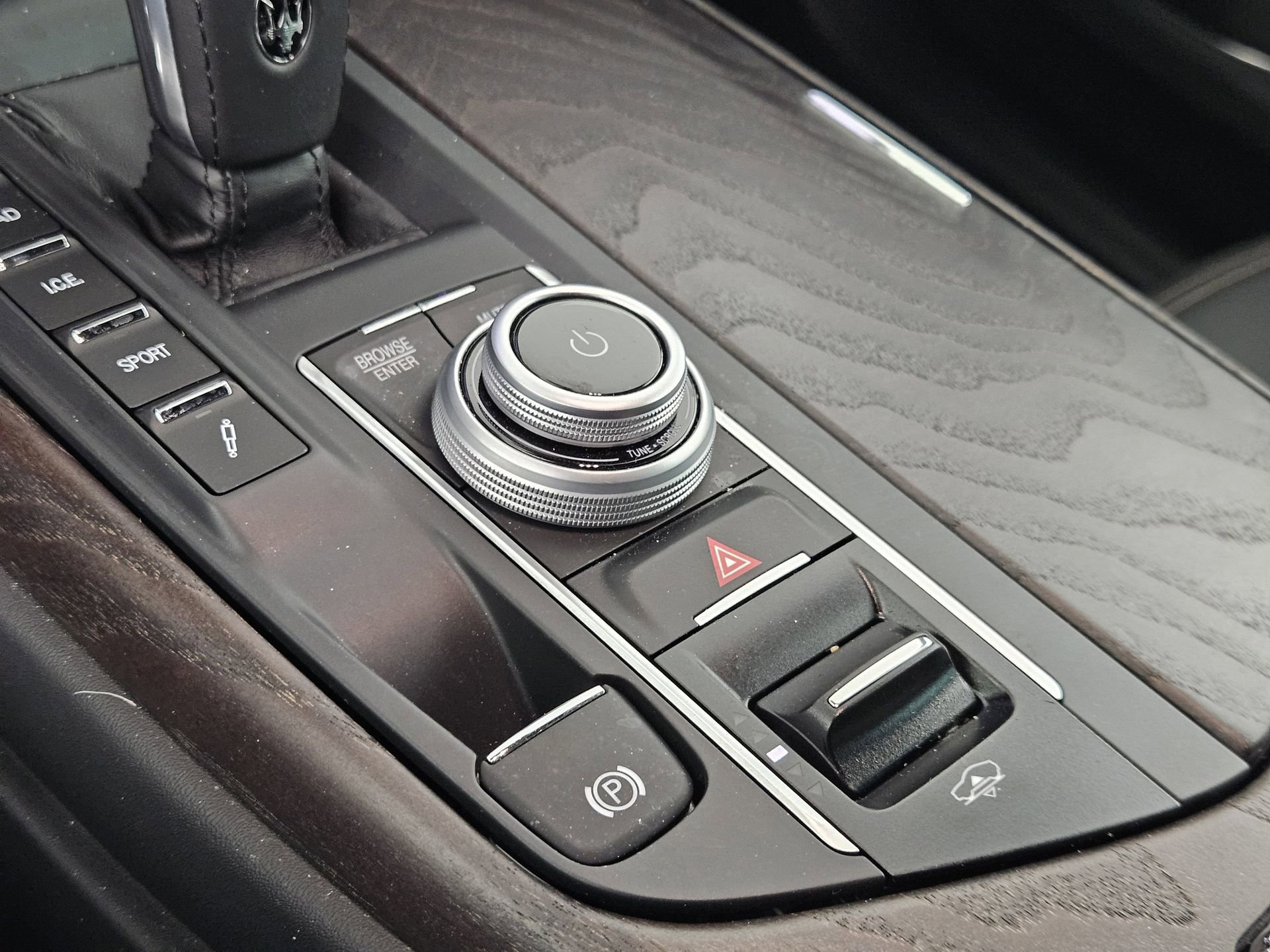Used 2022 Maserati Levante Modena AWD/4WD image 29