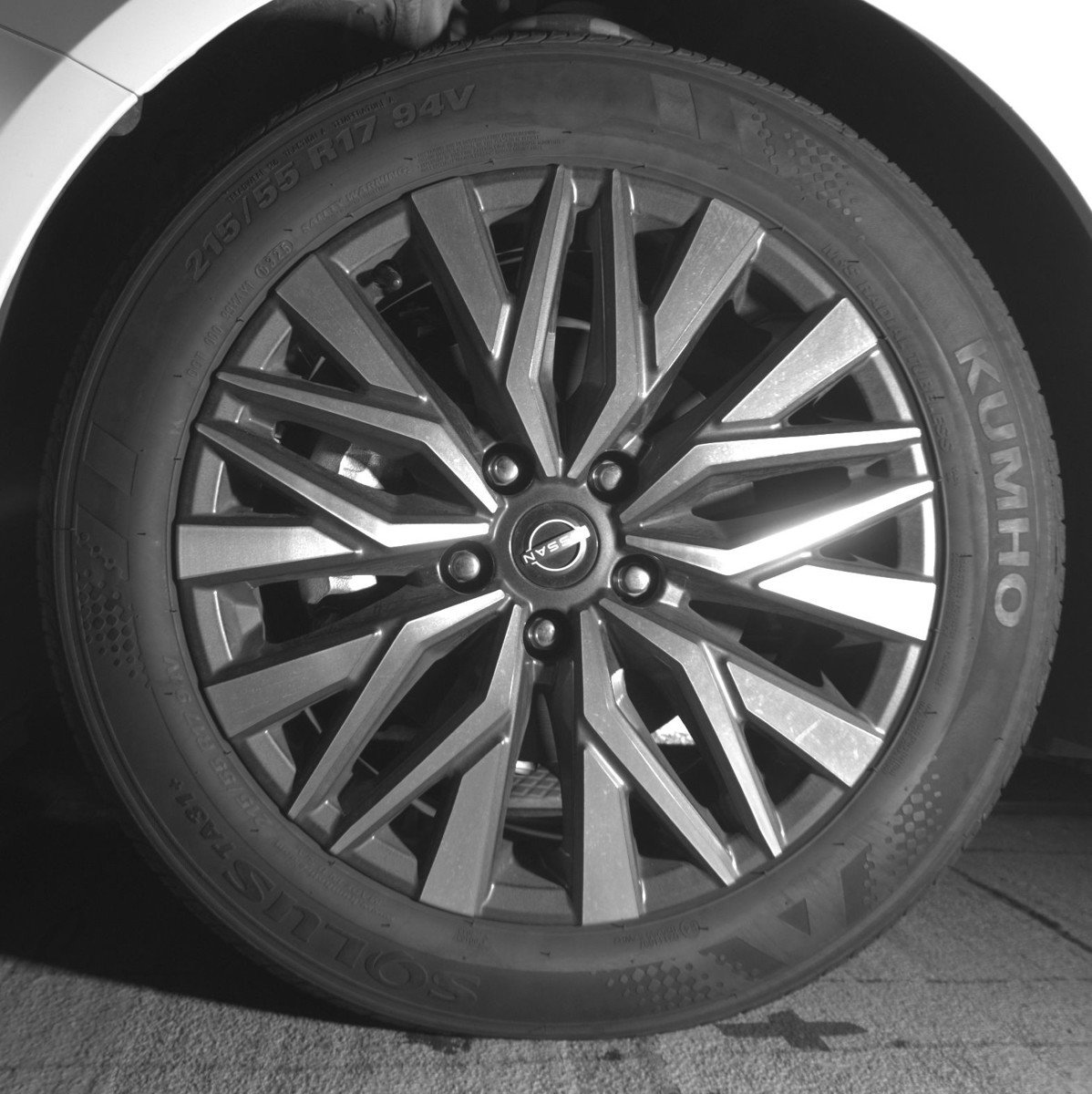 Used 2025 Nissan Altima 2.5 SV FWD image 12