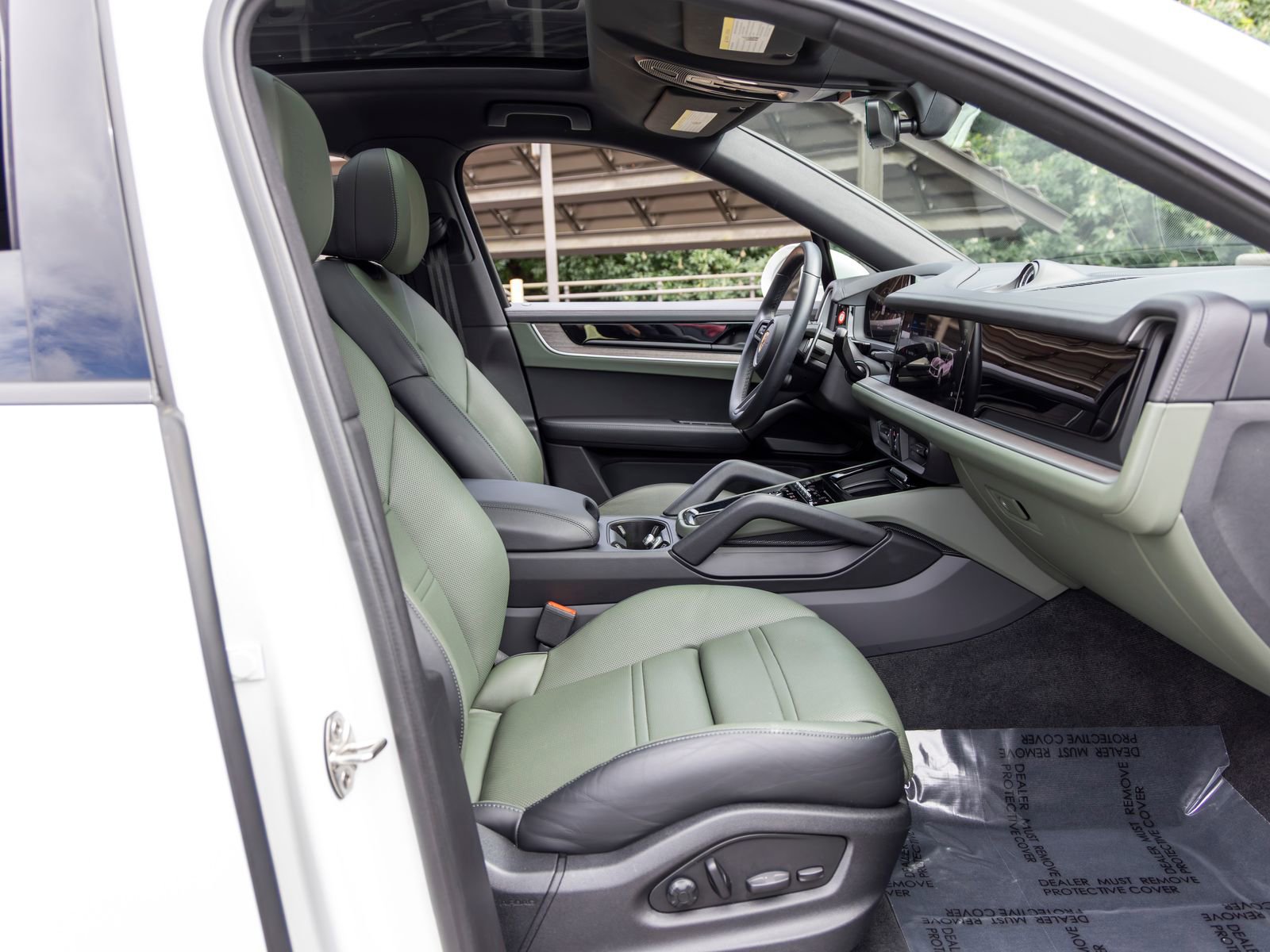 Certified 2024 Porsche Cayenne Coupe AWD/4WD image 63
