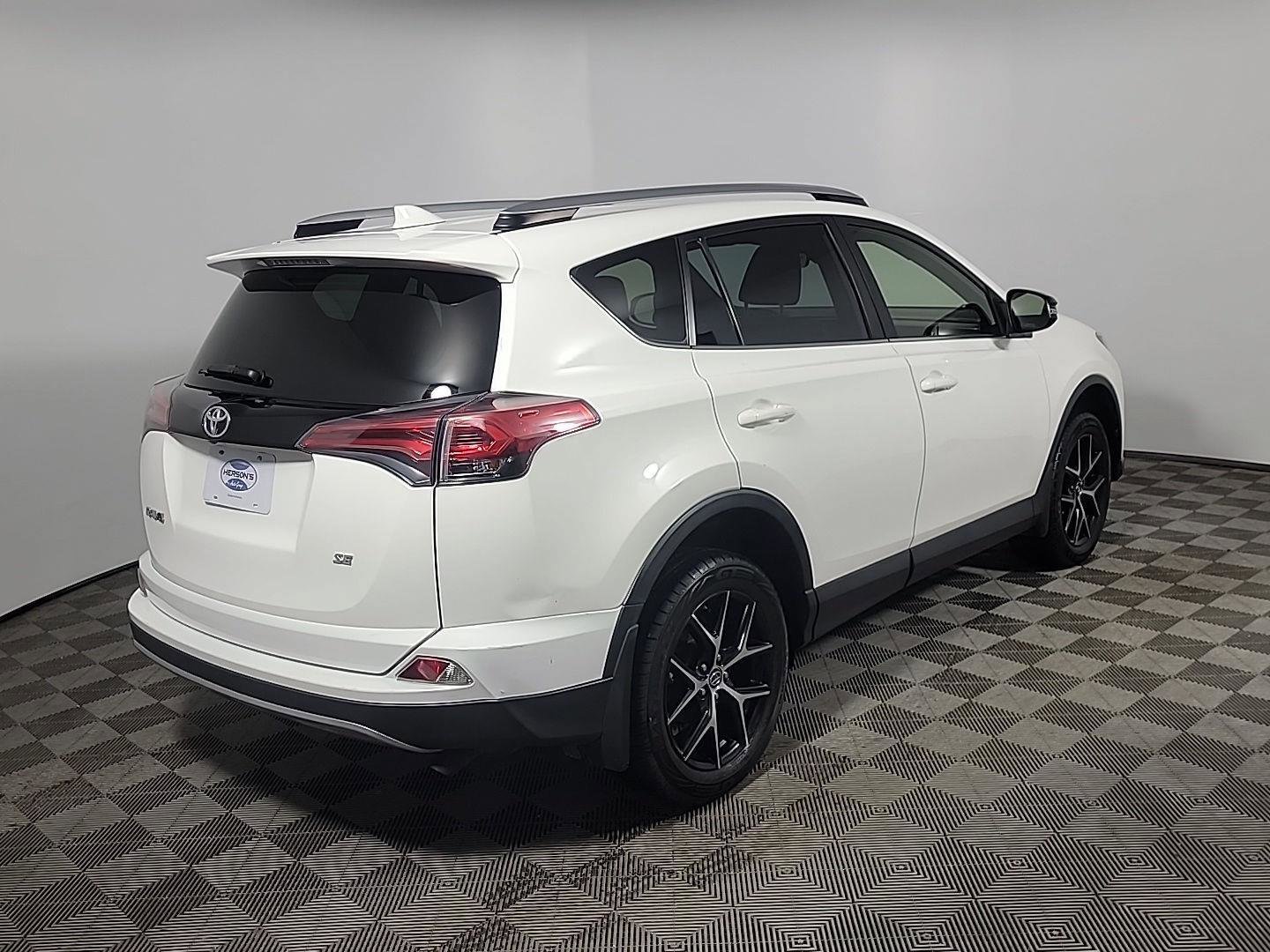 Used 2018 Toyota RAV4 SE w/ Power Extra Value Package image 4