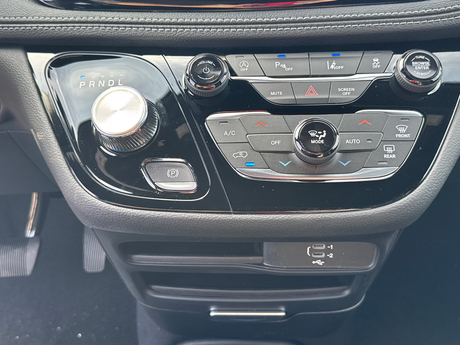 New 2026 Chrysler Pacifica Select FWD image 13