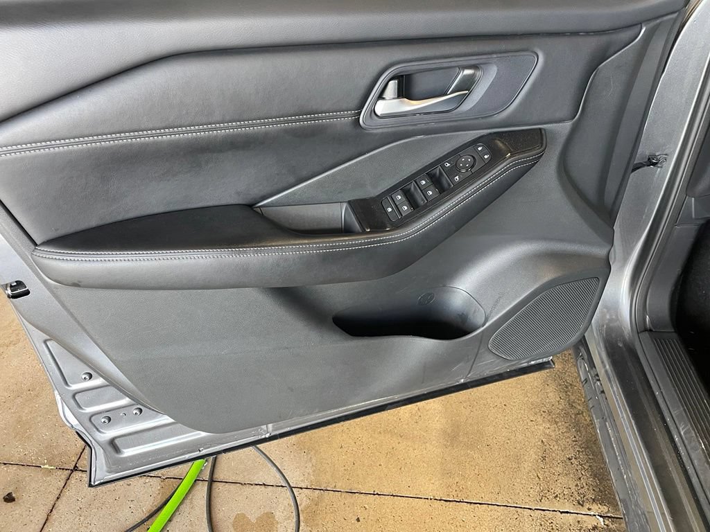 Certified 2025 Nissan Rogue SV w/ SV Premium Package FWD image 9