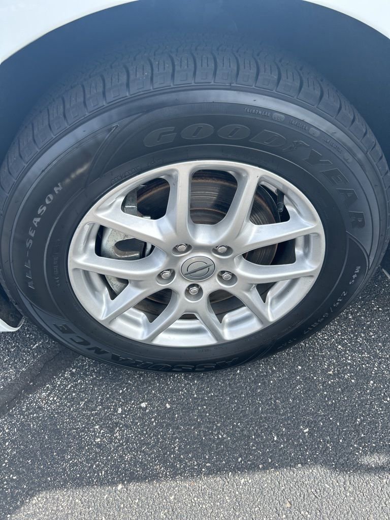 Used 2023 Chrysler Pacifica Touring-L image 6