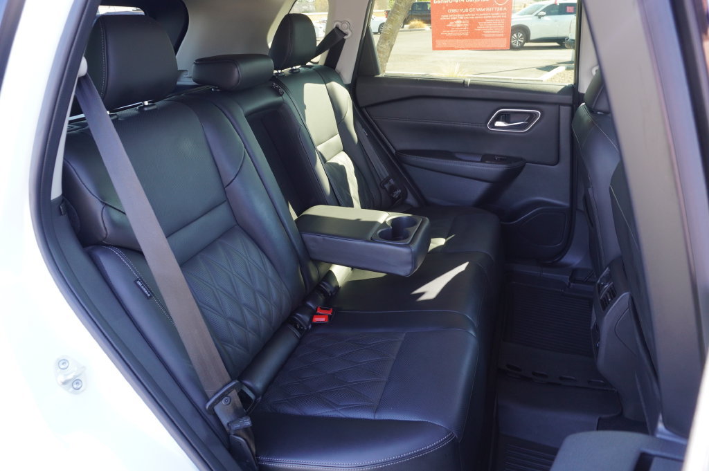 Certified 2024 Nissan Rogue Platinum w/ Platinum Premium Package FWD image 9