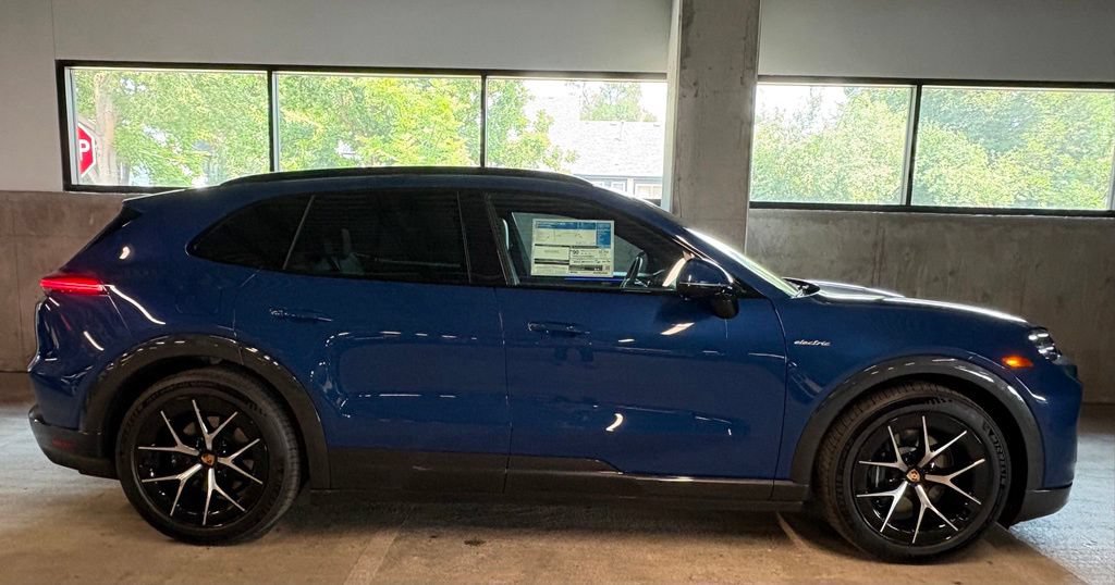 New 2026 Porsche Cayenne Electric AWD/4WD image 9