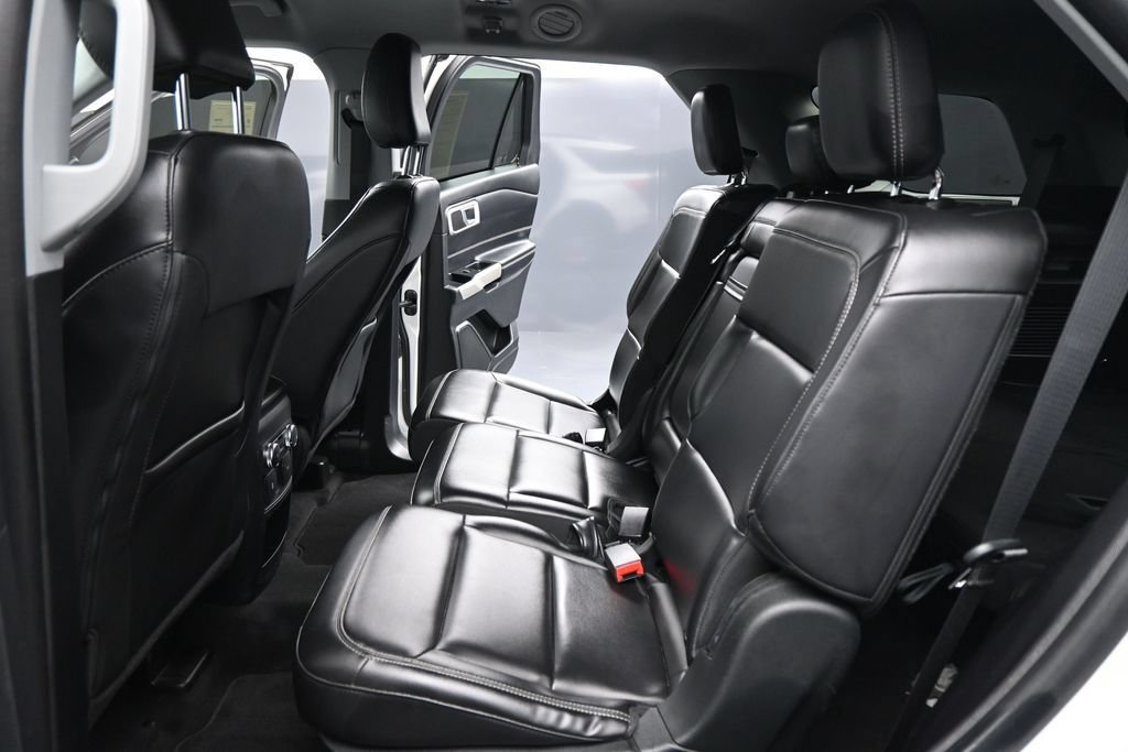 Certified 2021 Ford Explorer XLT w/ Equipment Group 202A RWD image 17