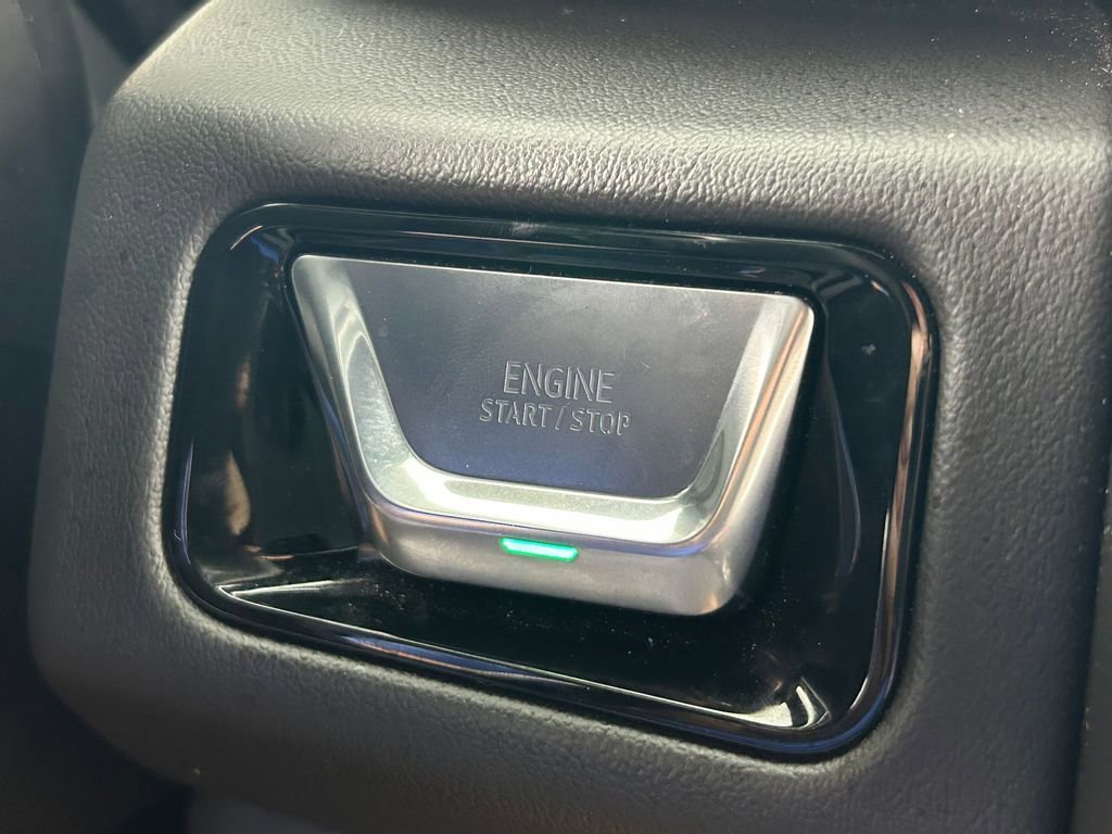 Used 2025 GMC Yukon Denali AWD/4WD image 38