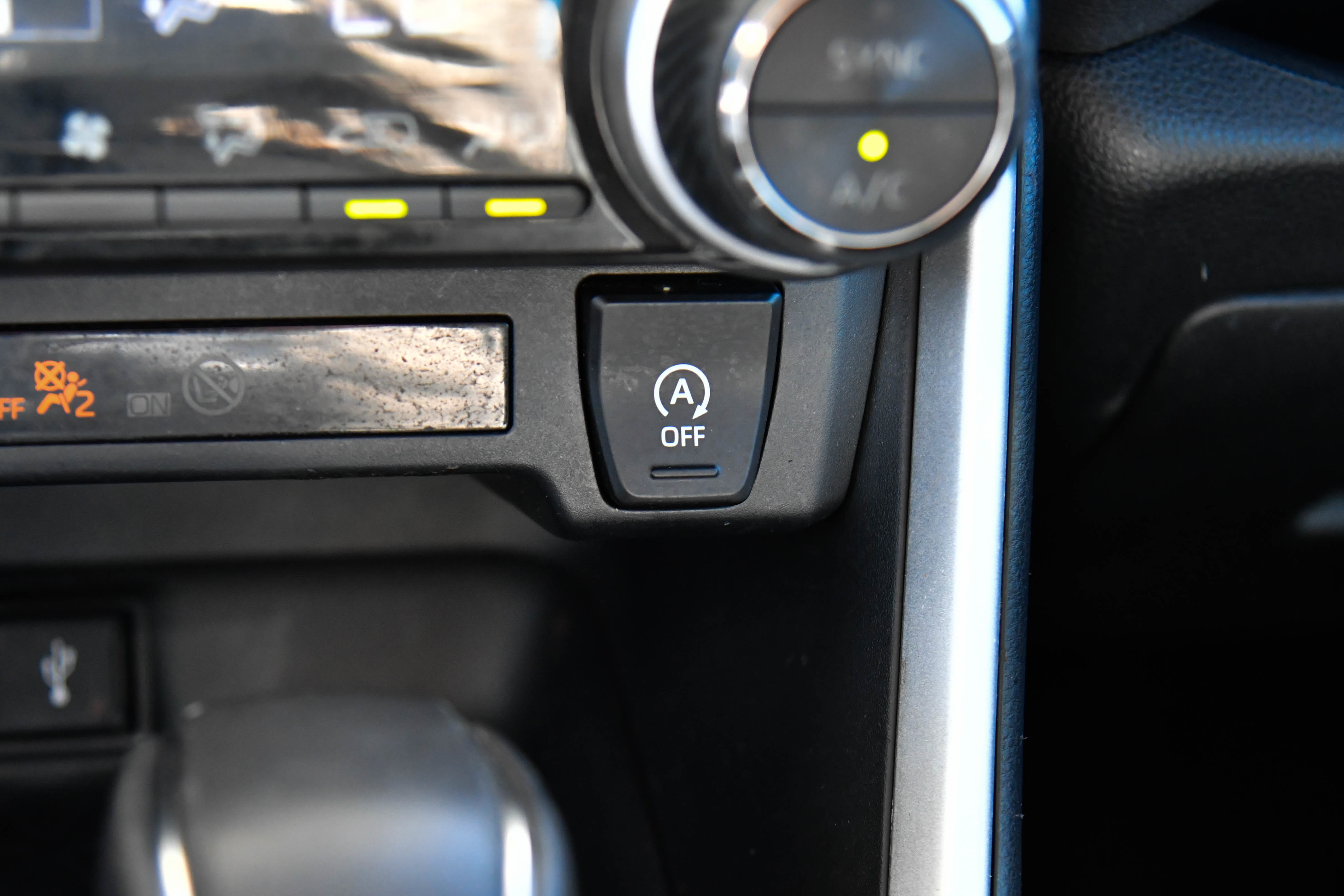 Used 2020 Toyota RAV4 XLE Premium FWD image 24