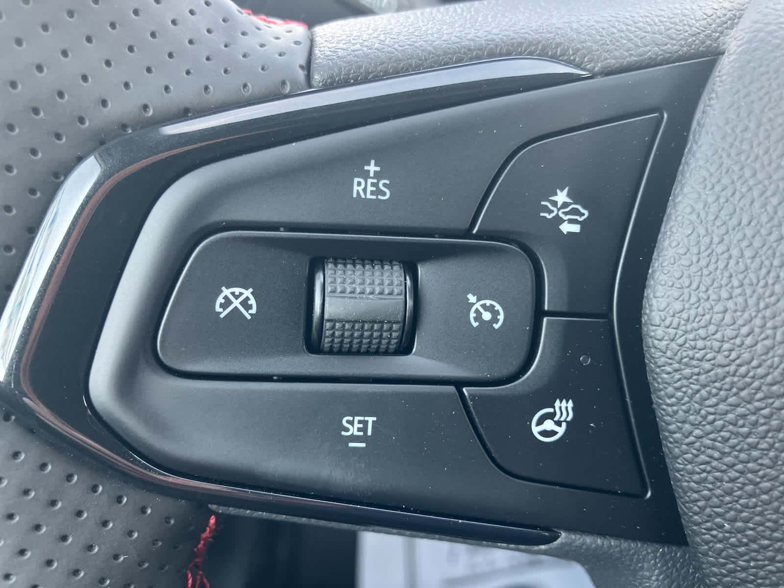 New 2026 Chevrolet Trax RS w/ Driver Confidence Package image 17